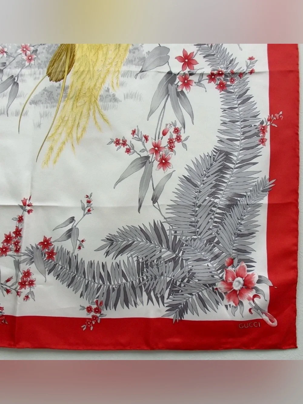 GUCCI Floral/Bird Pattern Silk Scarf 😍